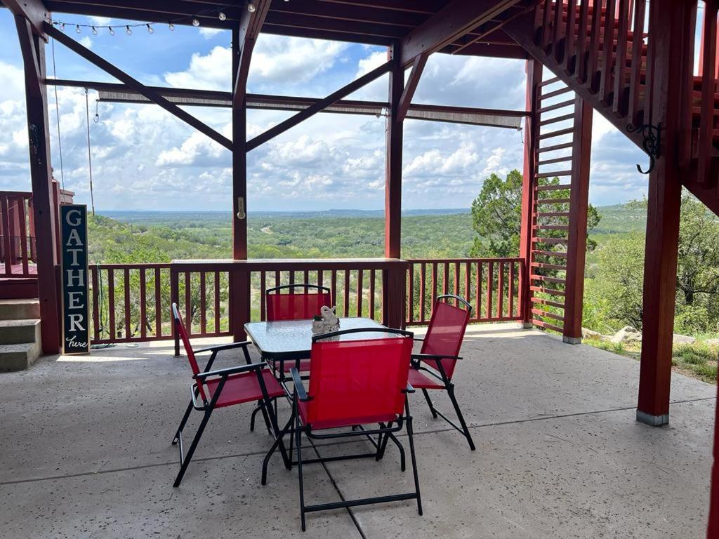 Entire 2Br 2Ba Hilltop View Home Sleeps 7 Pets 4 Acres Jacuzzi Central Ac Kingbeds Free Wifi-Parking Kitchen Washerdryer Starry Terrace Two Sunset Dining Patios Grill Stovetop Oven Fridge Onsitewoodedhiking Wildlife Coveredpatio4Pets & Birds Singing! Марбл-Фоллс Екстер'єр фото