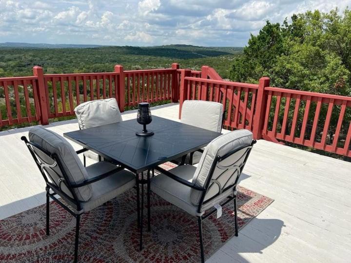 Entire 2Br 2Ba Hilltop View Home Sleeps 7 Pets 4 Acres Jacuzzi Central Ac Kingbeds Free Wifi-Parking Kitchen Washerdryer Starry Terrace Two Sunset Dining Patios Grill Stovetop Oven Fridge Onsitewoodedhiking Wildlife Coveredpatio4Pets & Birds Singing! Марбл-Фоллс Екстер'єр фото